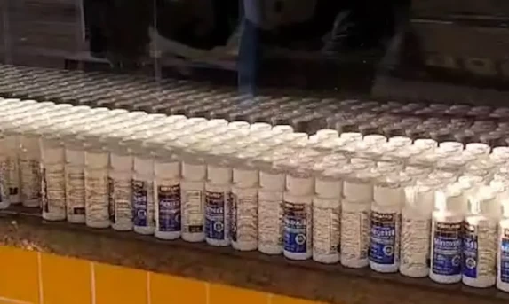 768 frascos de remédio para queda de cabelo são apreendidos no Paraná.