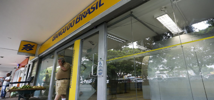 Agências bancárias voltam a ter expediente normal.