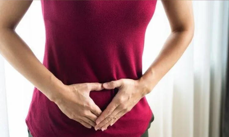 Alerta de saúde: Cólica intensa não é normal e diagnóstico precoce da endometriose é fundamental para as mulheres
