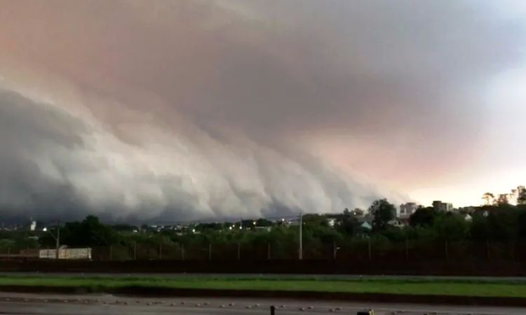 ALERTA DE TEMPORAL: Defesa Civil Avisa Sobre Chuvas Fortes e Ventos em Diversas Regiões do Paraná