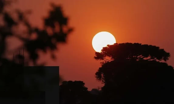 ALERTA: ONDA DE CALOR EXTREMO ATINGE O PARANÁ; TEMPERATURAS CHEGAM A 37ºC NESTE FIM DE SEMANA