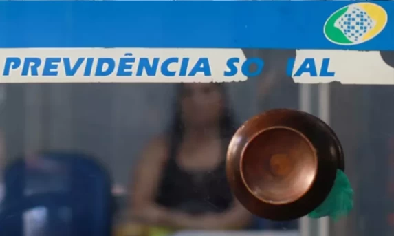 Alerta Previdência: INSS Suspende Programa de Redução da Fila de Aposentadorias por Falta de Verba