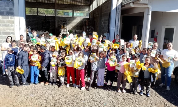 Alunos da Escola Jean Piaget conhecem trabalho da Unidade de Valorização de Recicláveis em Guaraniaçu