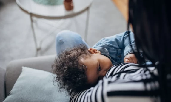 Amamentação Estimula Células de Defesa que Protegem Contra Câncer de Mama, Revela Estudo