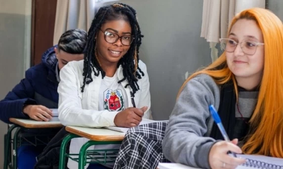 Aprova Paraná Universidades abre novas inscrições nesta segunda (02) para vagas na Unespar