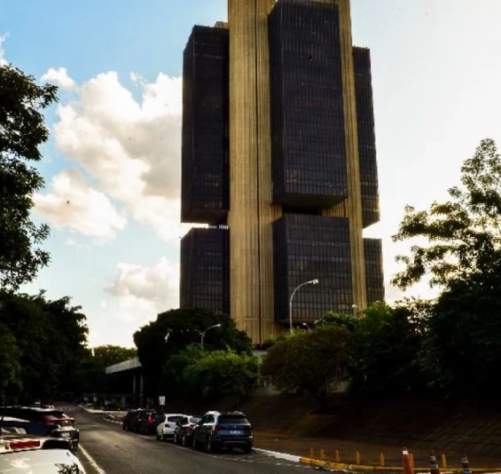 Ata do Copom sinaliza que poderá haver queda na taxa de juros em agosto.