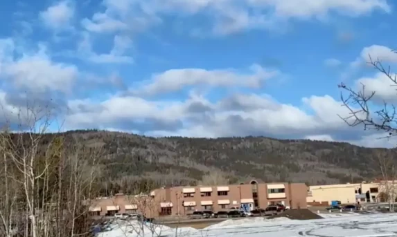 Ataque a Tiros em Escola no Canadá Deixa 10 Mortos e Choca a Comunidade Internacional