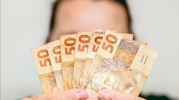 ATENÇÃO, TRABALHADOR: PRIMEIRA PARCELA DO 13º SALÁRIO DEVE SER PAGA ATÉ O DIA 28 DE NOVEMBRO