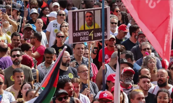 Atos contra a anistia e a PEC da Blindagem ocorrem hoje em todo país