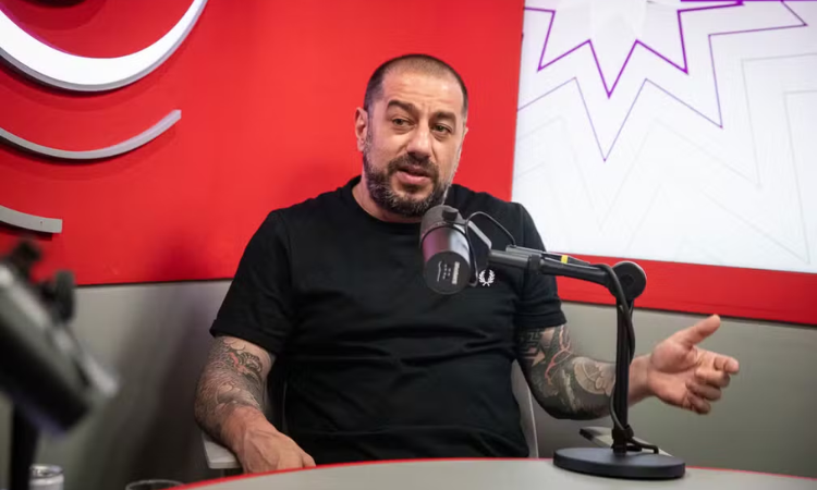 Badauí celebra 30 anos do CPM 22 e diz: “Não recebi críticas, recebi hate”