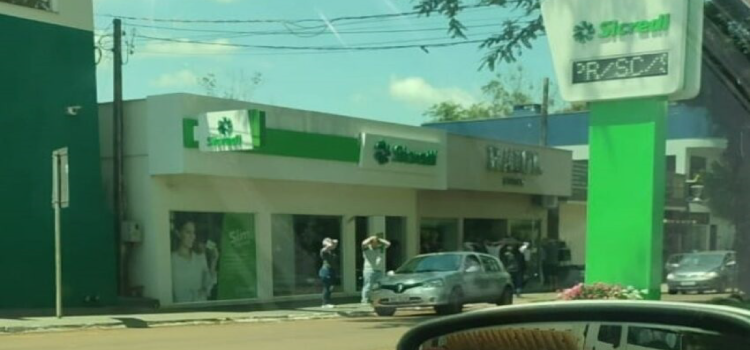 Bandidos fortemente armados roubam agências do Sicredi e Cresol e fazem várias pessoas reféns em Sulina.