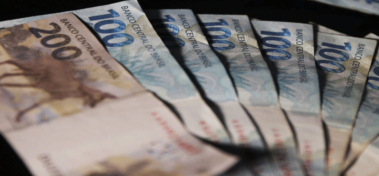 BENEFCICIO: Auxílio Brasil de R$ 600 começa a ser pago em agosto.
