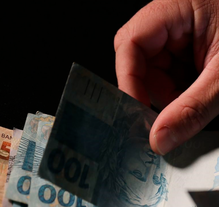 Beneficiários com NIS de final 6 recebem o Bolsa Família.