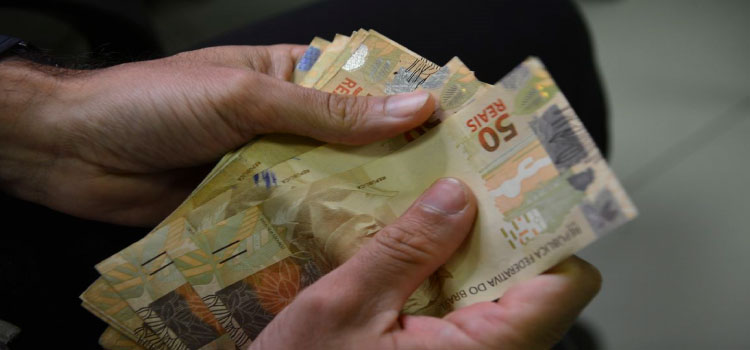 BENEFÍCIOS: Beneficiários com NIS final 2 recebem hoje Auxílio Brasil.
