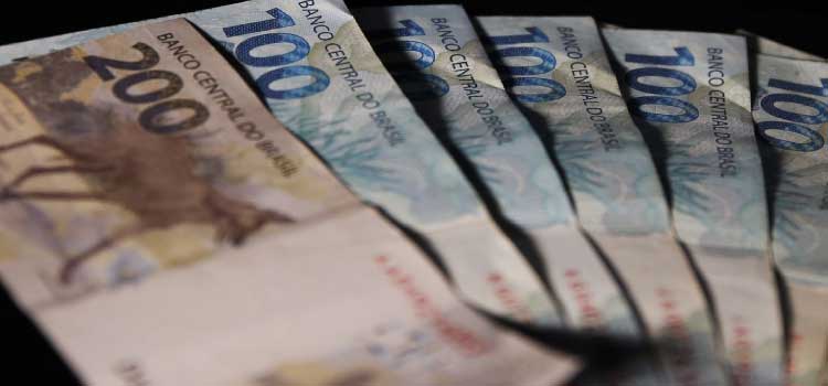 ECONOMIA: Beneficiários com NIS final 3 recebem hoje Auxílio Brasil.