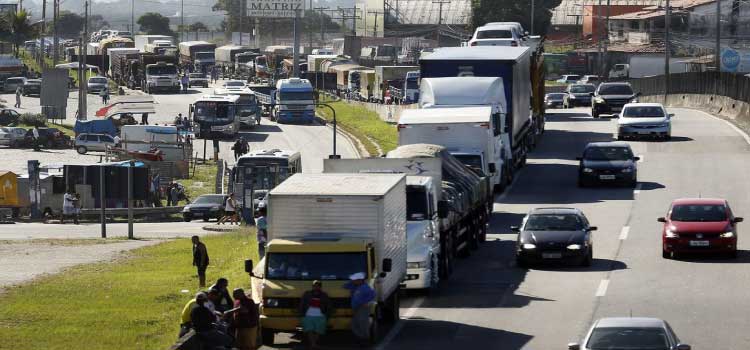 BENEFÍCIO: Caminhoneiros recebem primeira parcela em 9 de agosto.