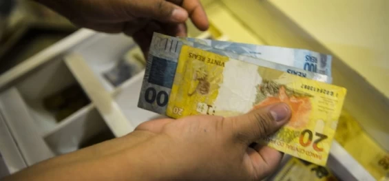 BENEFÍCIOS: Abono salarial é pago nesta segunda aos nascidos em julho e agosto.