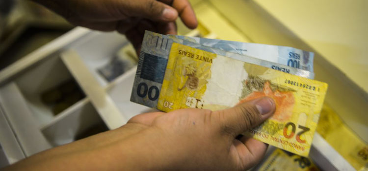 BENEFÍCIOS: Abono salarial é pago nesta segunda aos nascidos em julho e agosto.