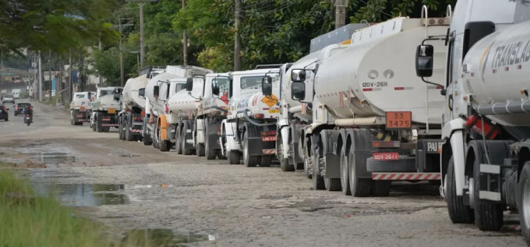 BENEFÍCIOS: Caminhoneiros e taxistas recebem último auxílio de até R$ 1.000 no dia 10.