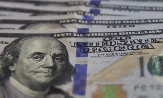Bolsa bate recorde, e dólar cai para menor valor em mais de um ano