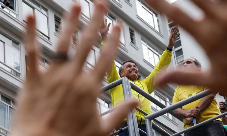 Bolsonaro nega tentativa de golpe e diz esperar por ajuda externa