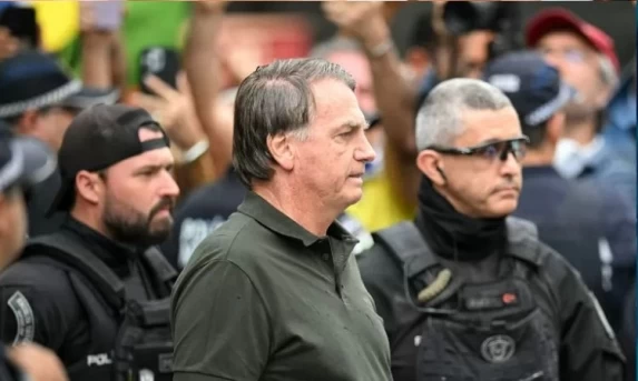 Bolsonaro pode perder patente do Exército; julgamento caberá ao STM