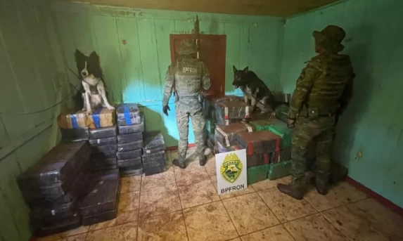 BPFron apreende 1,7 tonelada de maconha em propriedade abandonada em Santa Helena.