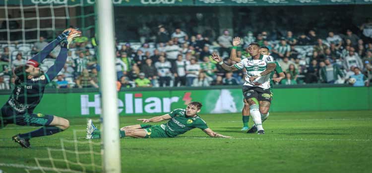 BRASILEIRÃO 2022: Coritiba vence Cuiabá com gol de Alef Manga e se afasta da zona de degola.
