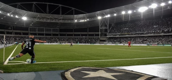 BRASILEIRÃO: Botafogo recebe Fortaleza para se distanciar na liderança.