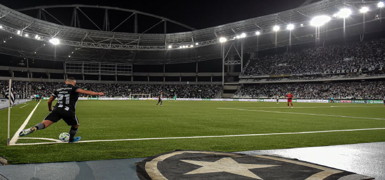BRASILEIRÃO: Botafogo recebe Fortaleza para se distanciar na liderança.