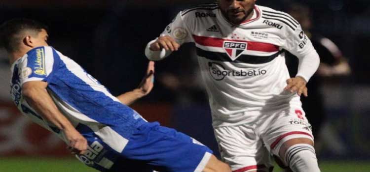 BRASILEIRÃO: São Paulo perde pênalti e chance de liderança em empate com o Avaí.