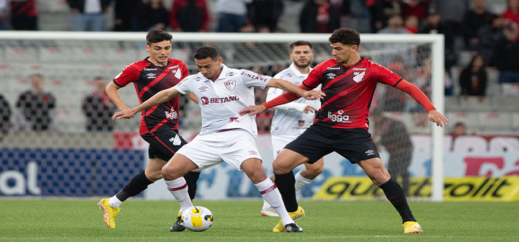 BRASILEIRO: Com gol de Pablo, Athletico derrota Fluminense e fica perto do G4.