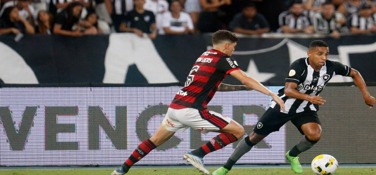 BRASILEIRO: Flamengo e Botafogo disputam clássico no Maracanã.