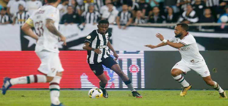 BRASILEIRO: Flu e Bota se enfrentam de olho em vaga na Libertadores.
