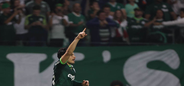 BRASILEIRO: Palmeiras goleia Grêmio para dormir na liderança.