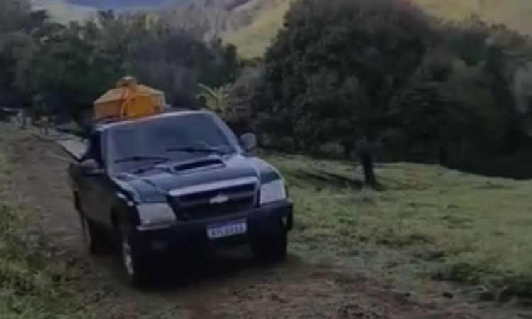 CAMINHONETE É FURTADA EM POSTO DE COMBUSTÍVEIS EM GUARANIAÇU; POLÍCIA FAZ BUSCAS PELO VEÍCULO