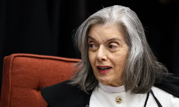 Cármen Lúcia forma maioria na 1ª Turma do STF e abre caminho para condenação de Bolsonaro e aliados