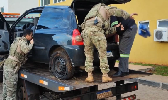 Carro carregado com tabletes de maconha é apreendido pela PRF na BR 277.