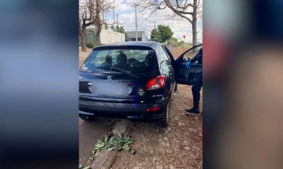 Carro furtado é recuperado em Cascavel