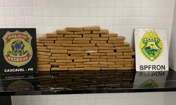 Casal é detido com maconha e vinhos contrabandeados na BR-277 em Cascavel