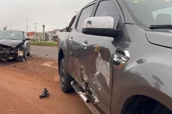 CASCAVEL: Batida no Trevo: Viatura Descaracterizada da PRE se Envolve em Acidente na BR-369 em Cascavel