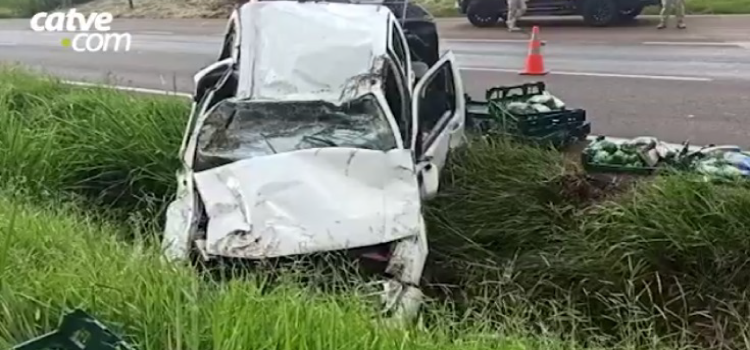 CASCAVEL: Duas crianças e mulher ficam feridas em capotamento na BR-467.