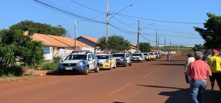 CASCAVEL: Famílias invadem residências em construção e são retirados pela polícia.