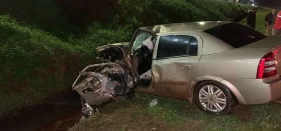 CASCAVEL: Grave acidente na BR 277 deixa três feridos próximo ao viaduto Carelli.