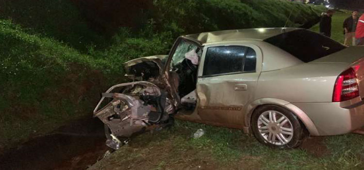 CASCAVEL: Grave acidente na BR 277 deixa três feridos próximo ao viaduto Carelli.