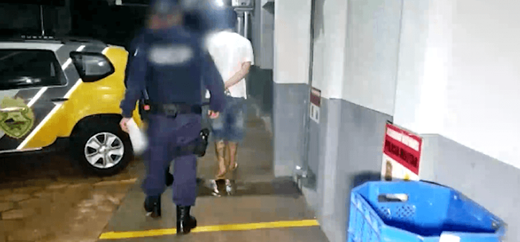 CASCAVEL: Homem é detido após escalar prédio da prefeitura e invadir gabinete do prefeito.