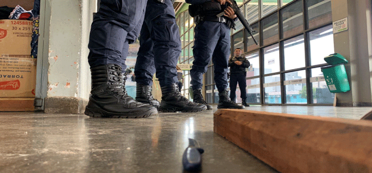 CASCAVEL: Homem é esfaqueado, foge e pede por ajuda na Rodoviária de Cascavel.