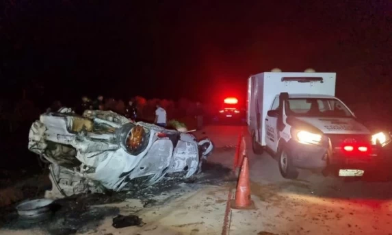CASCAVEL: Homem morre após carro capotar e pegar fogo na BR-163 em Cascavel