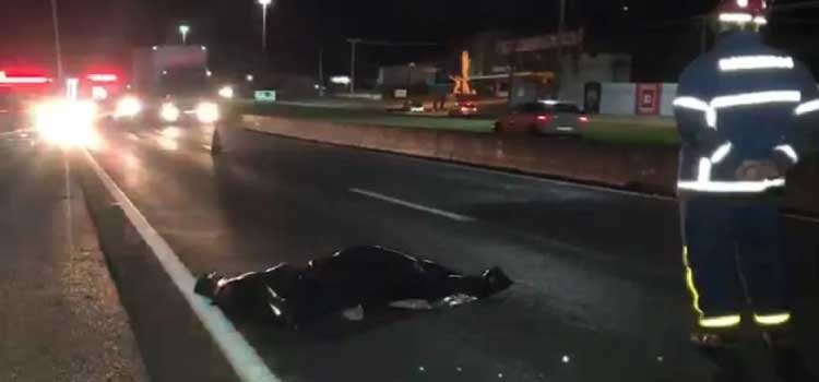CASCAVEL: Homem morre atropelado por caminhão na BR 277.
