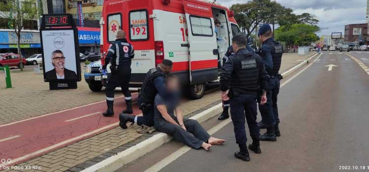 CASCAVEL: Homem que se atirou em veículos é contido e trata-se de um tenente aposentado do Exército Americano.